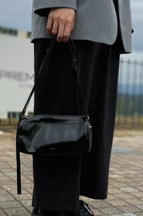 黒いバッグ